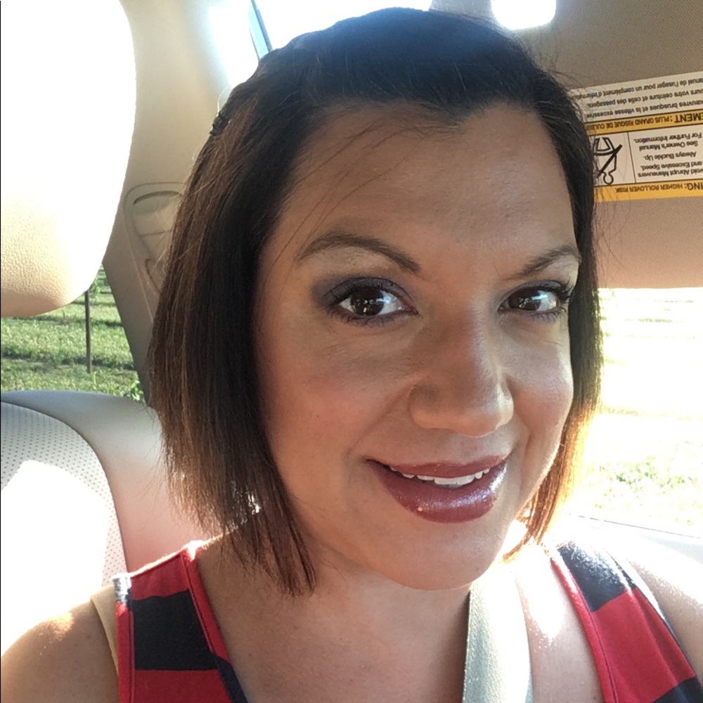 Meet your Posher, Angela